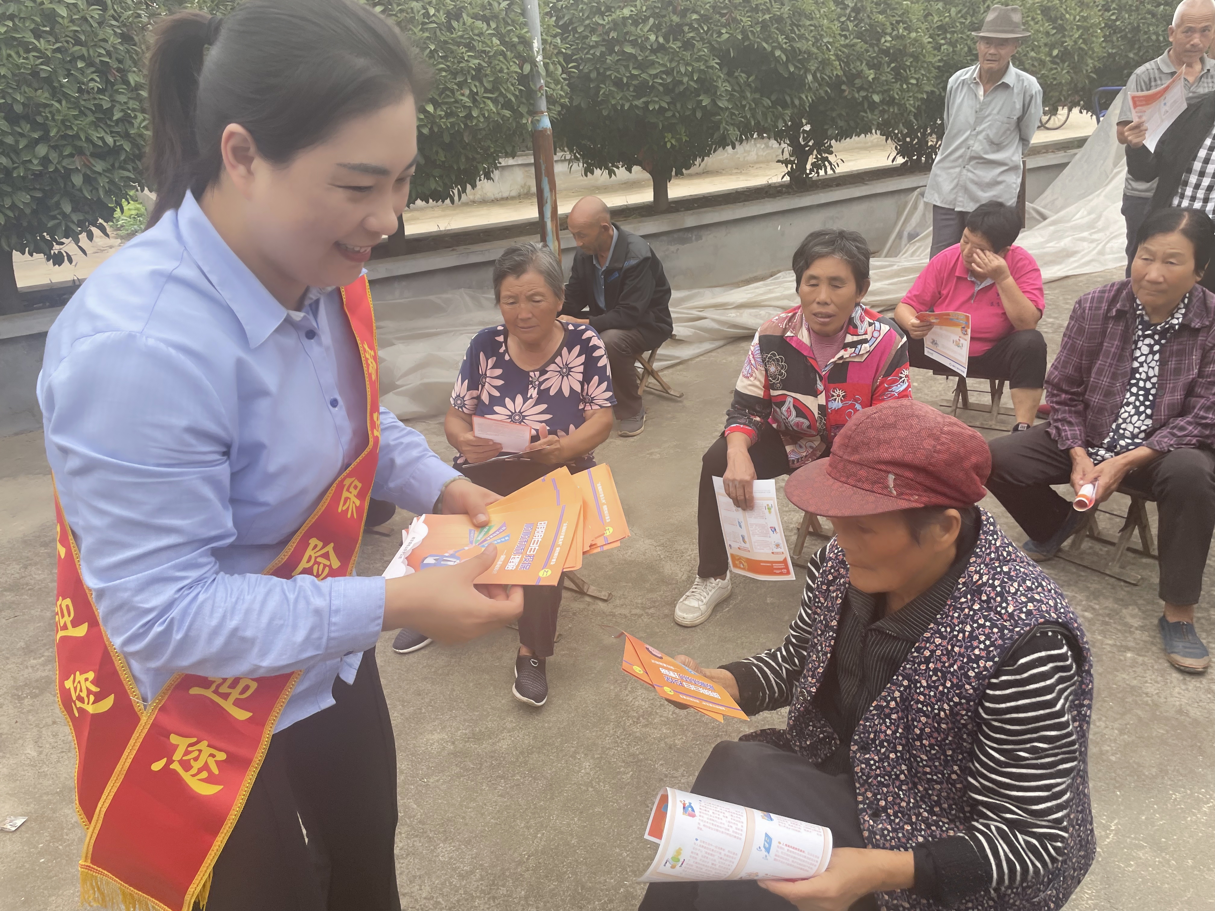 金融知识进乡村 爱心助农暖人心 (2)